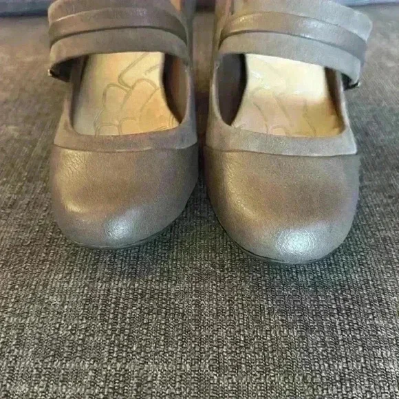 Giani Bernini gray pump with buckle. Leather/suede unique comfy! - Picture 2 of 9